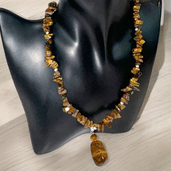 Vintage Natural Tiger Eye Chips Beads and Pendant Necklace Fashion Jewelry - Picture 1 of 5